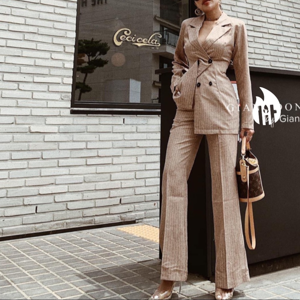 Mix and match tailored suit blazer